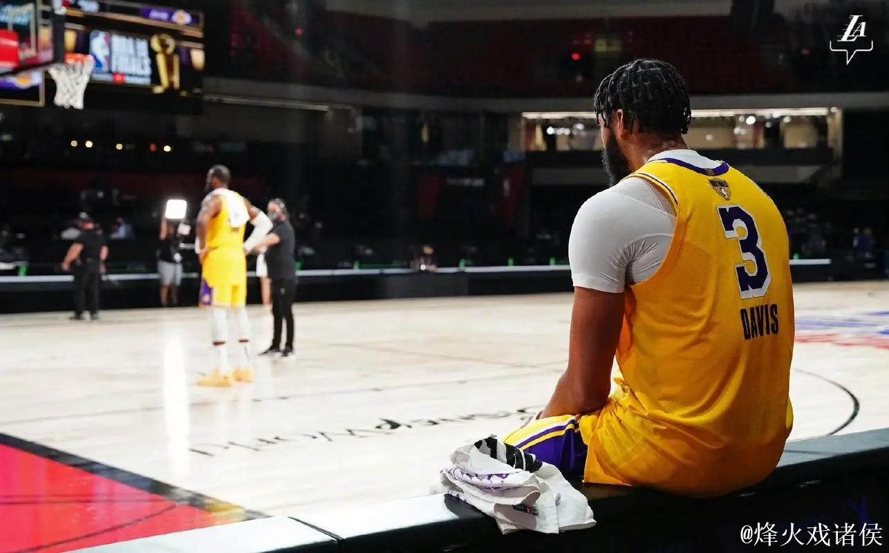 詹姆斯大喜的日子，浓眉为什么闷闷不乐？